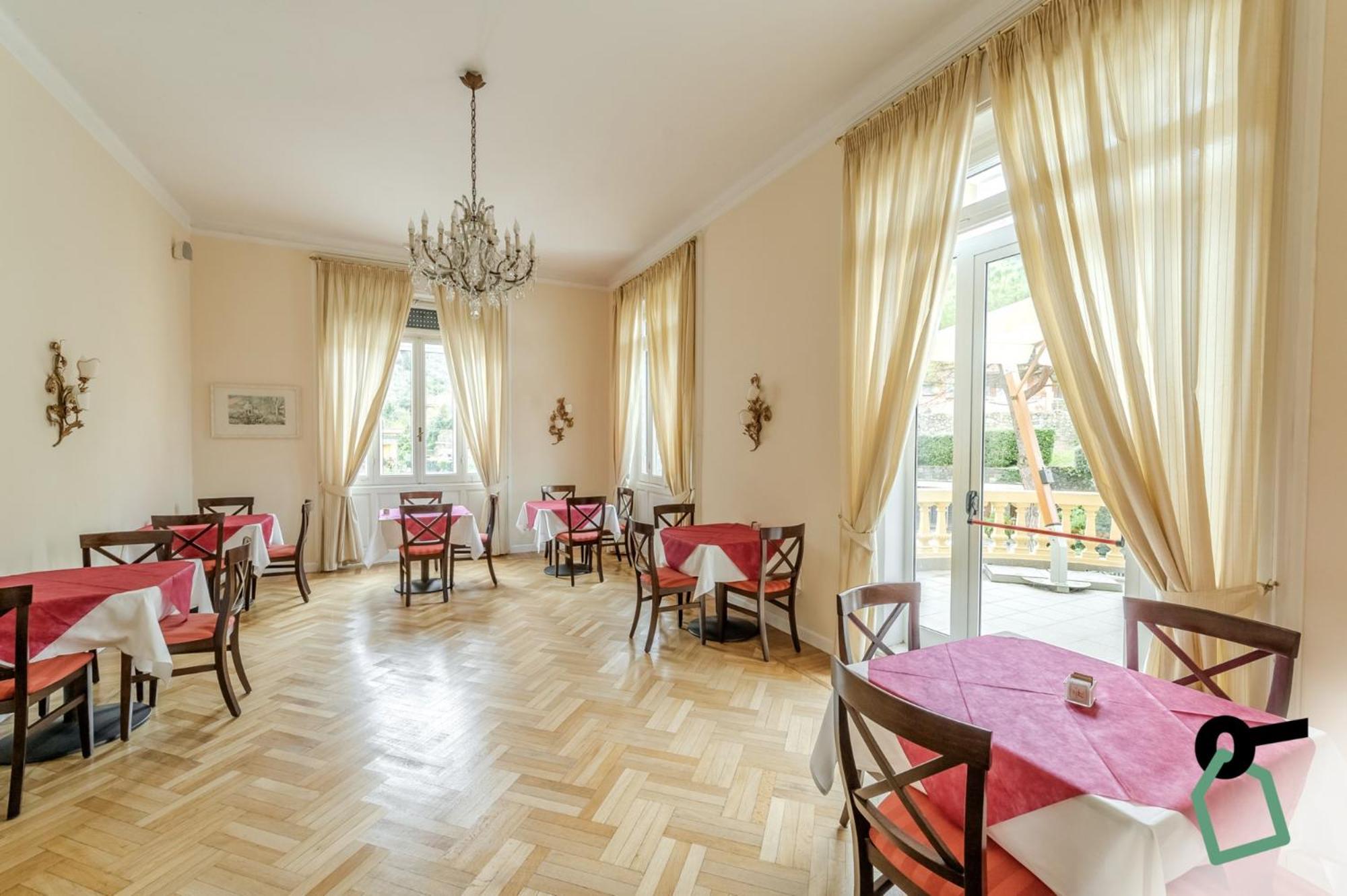 Hotel Hotiday Collection -